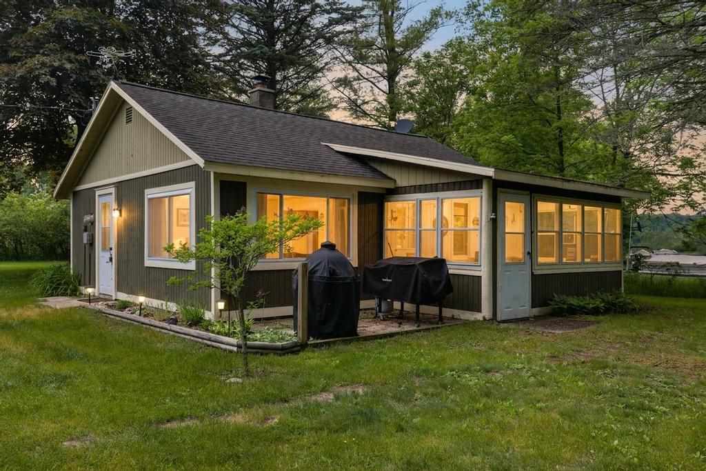 7752 & 7754 Maple Street Central Lake MI 49622