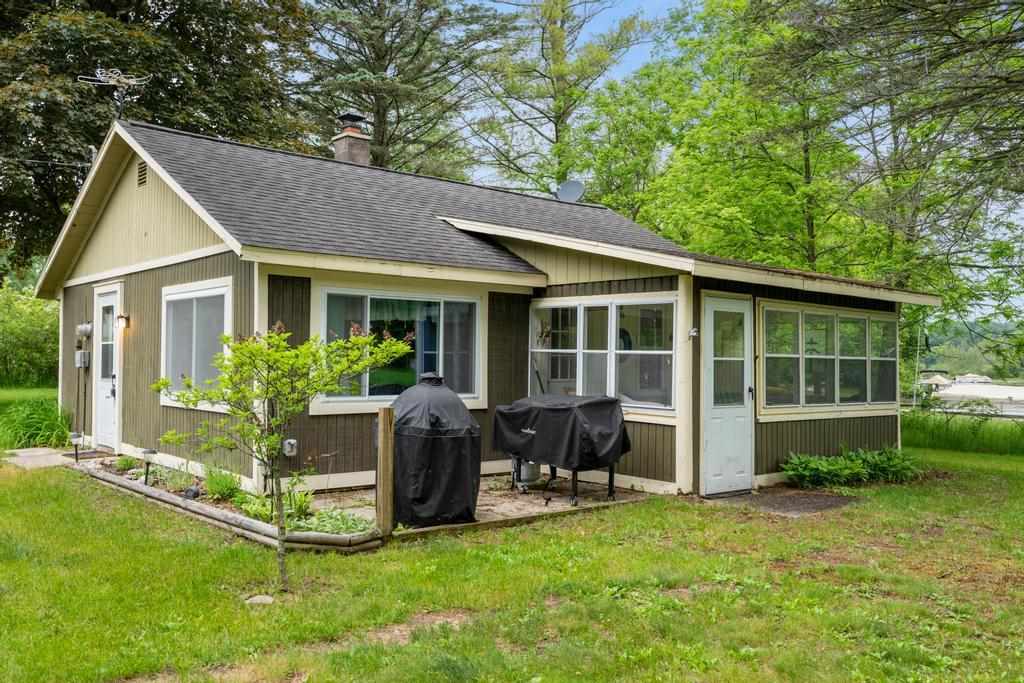 7752 & 7754 Maple Street Central Lake MI 49622