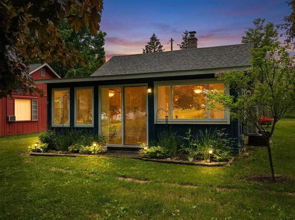 7752 & 7754 Maple Street Central Lake MI 49622
