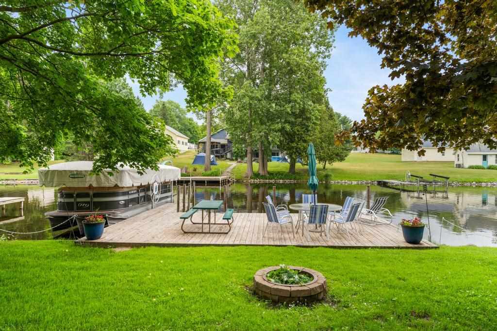 7752 & 7754 Maple Street Central Lake MI 49622
