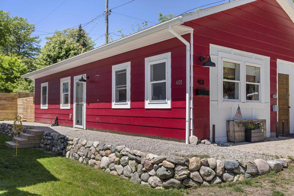 401 Antrim Street Charlevoix MI 49720