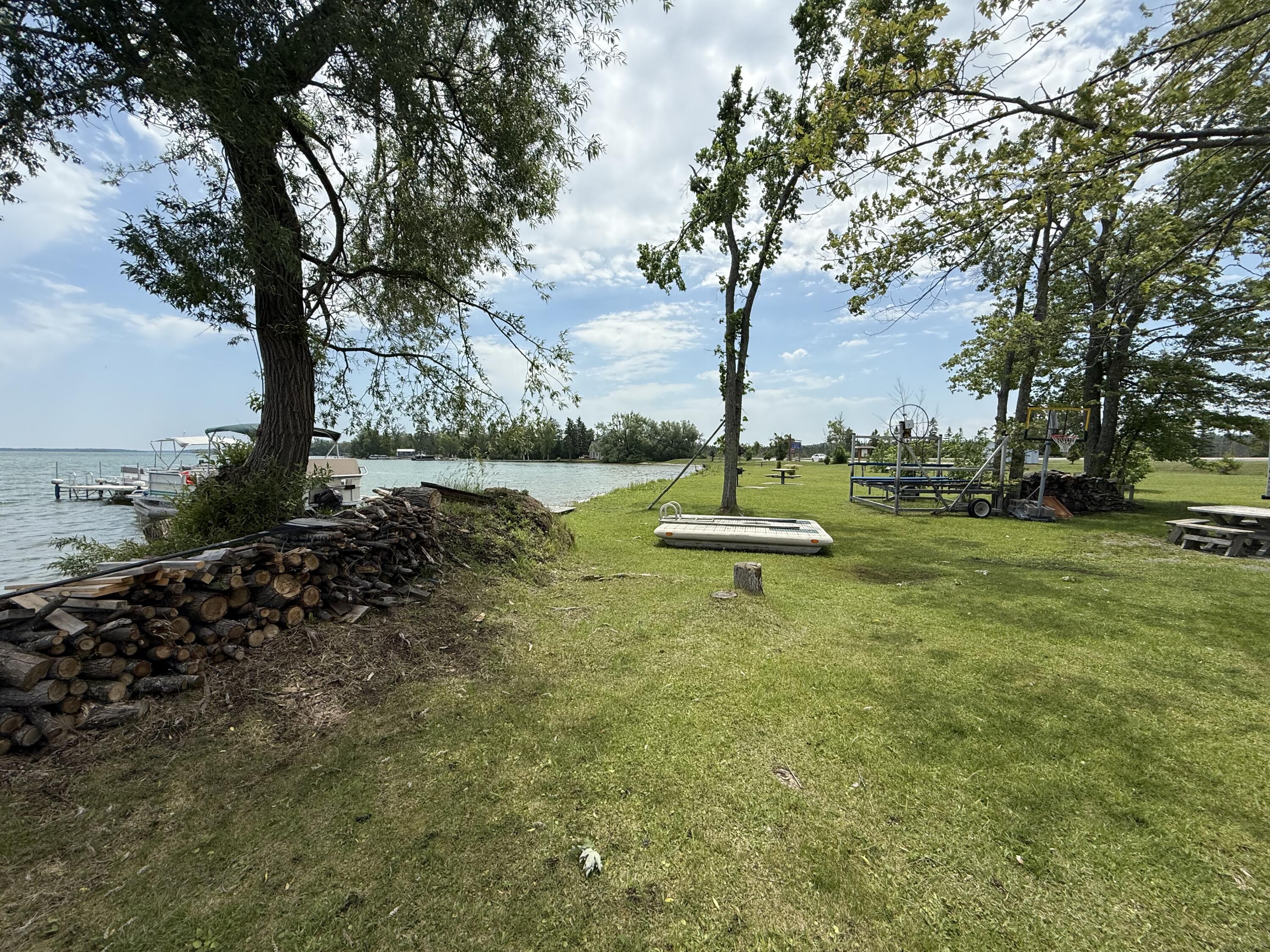 15279 Us-23 S Krakow Township MI 49777