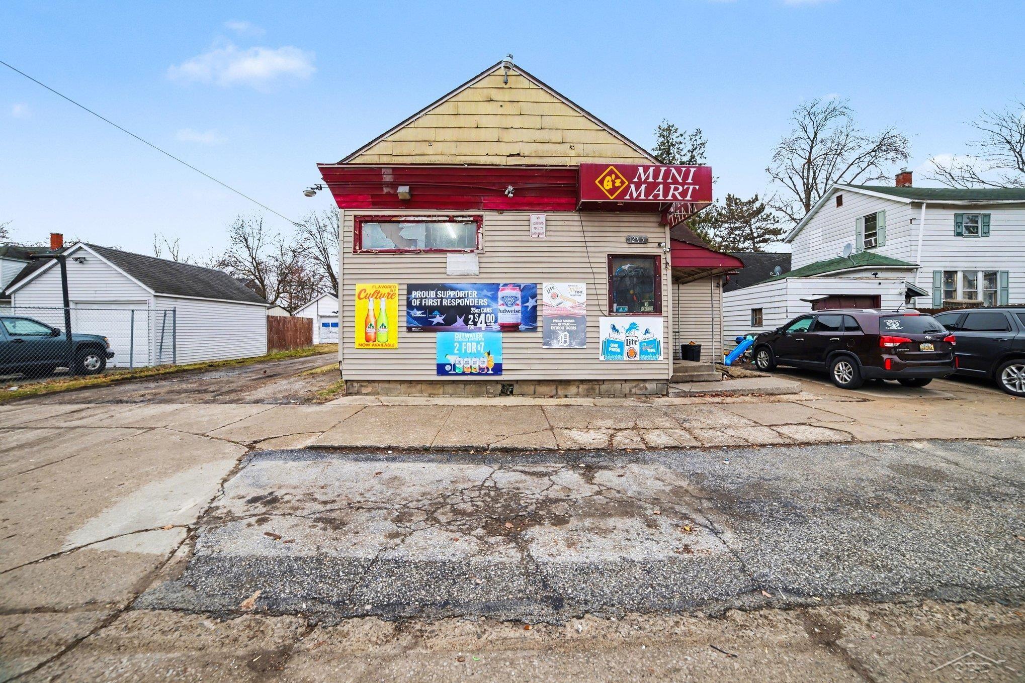 1215 Throop Street Saginaw City MI 48602