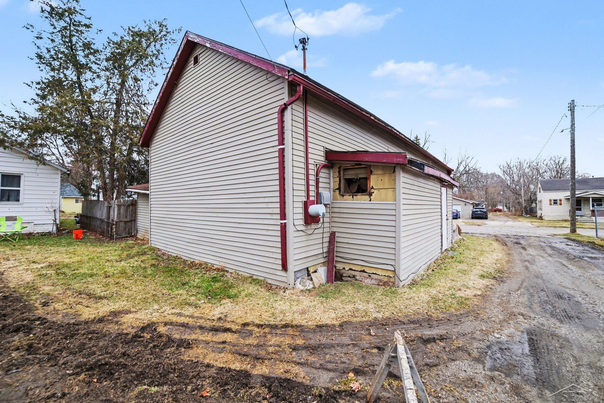 1215 Throop Street Saginaw City MI 48602