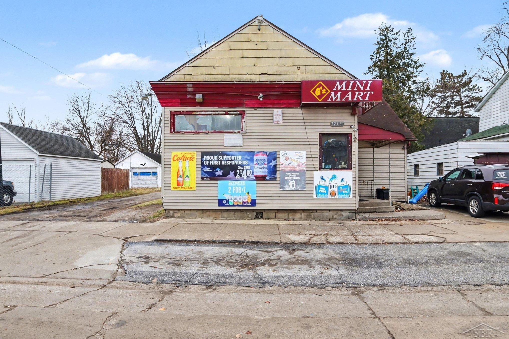 1215 Throop Street Saginaw City MI 48602
