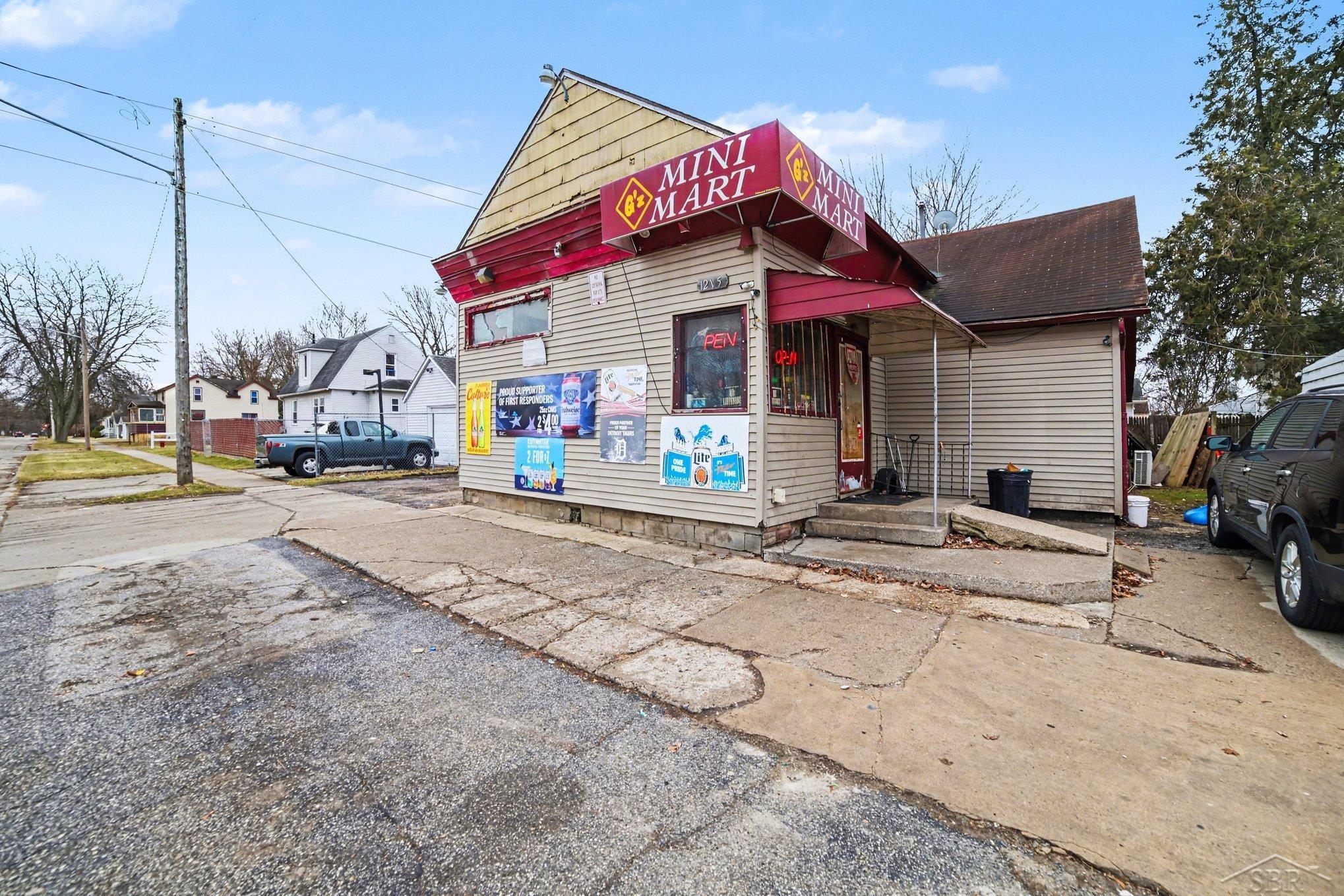 1215 Throop Street Saginaw City MI 48602