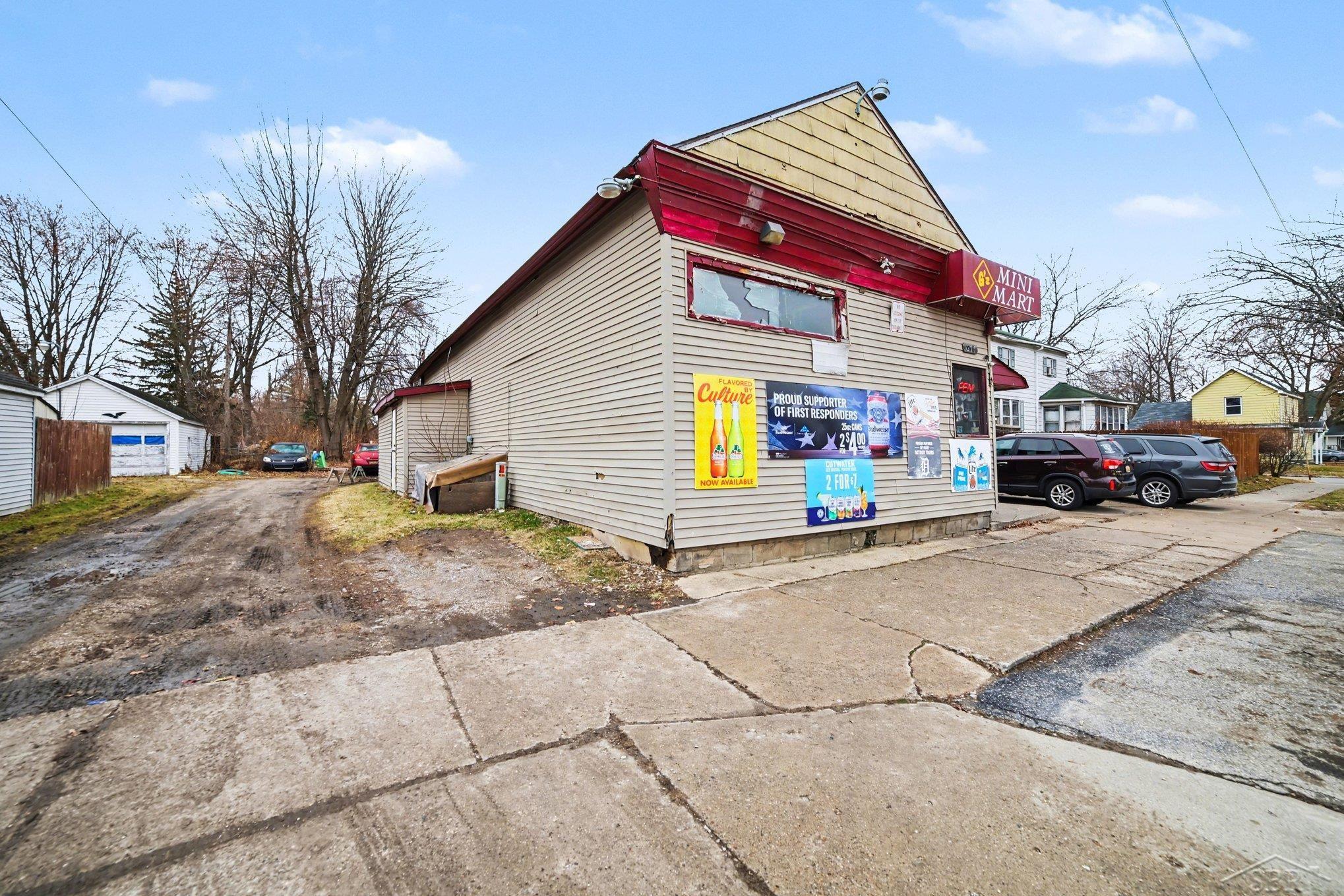 1215 Throop Street Saginaw City MI 48602