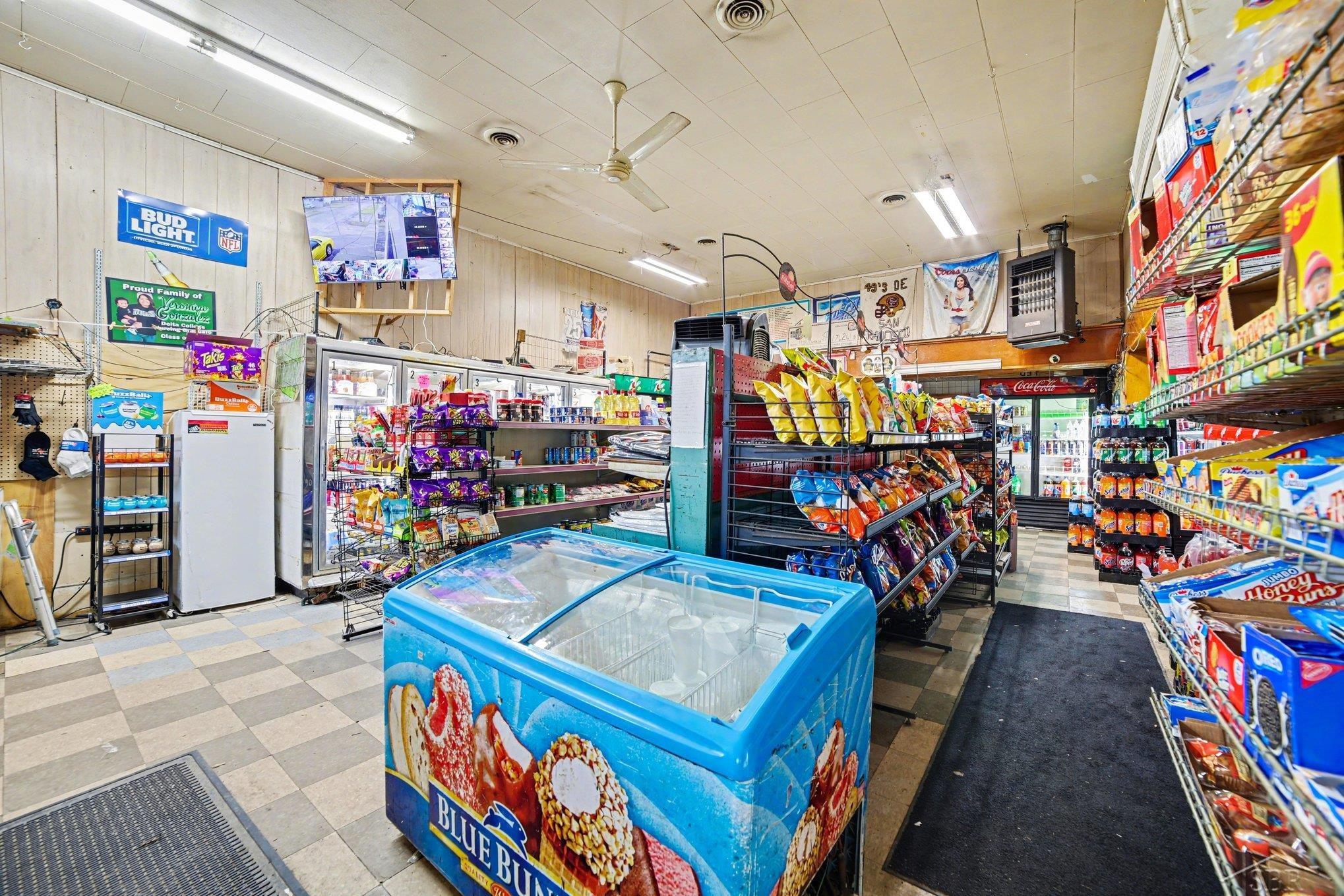 1215 Throop Street Saginaw City MI 48602