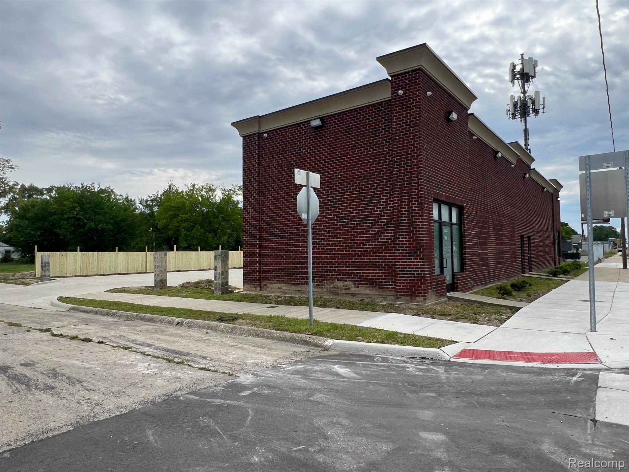 5540 E 8 Mile Road E Detroit City MI 48091