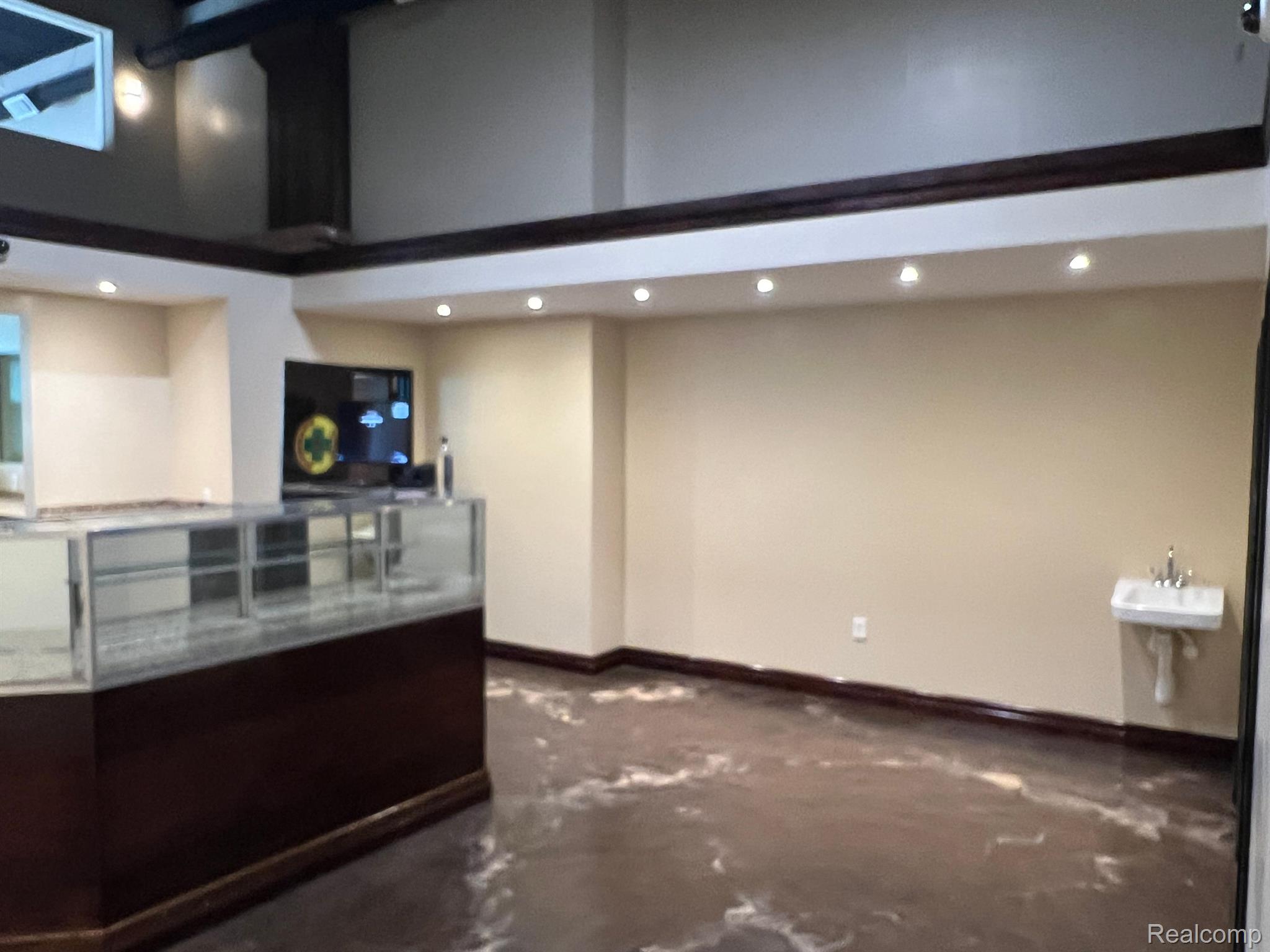 5540 E 8 Mile Road E Detroit City MI 48091