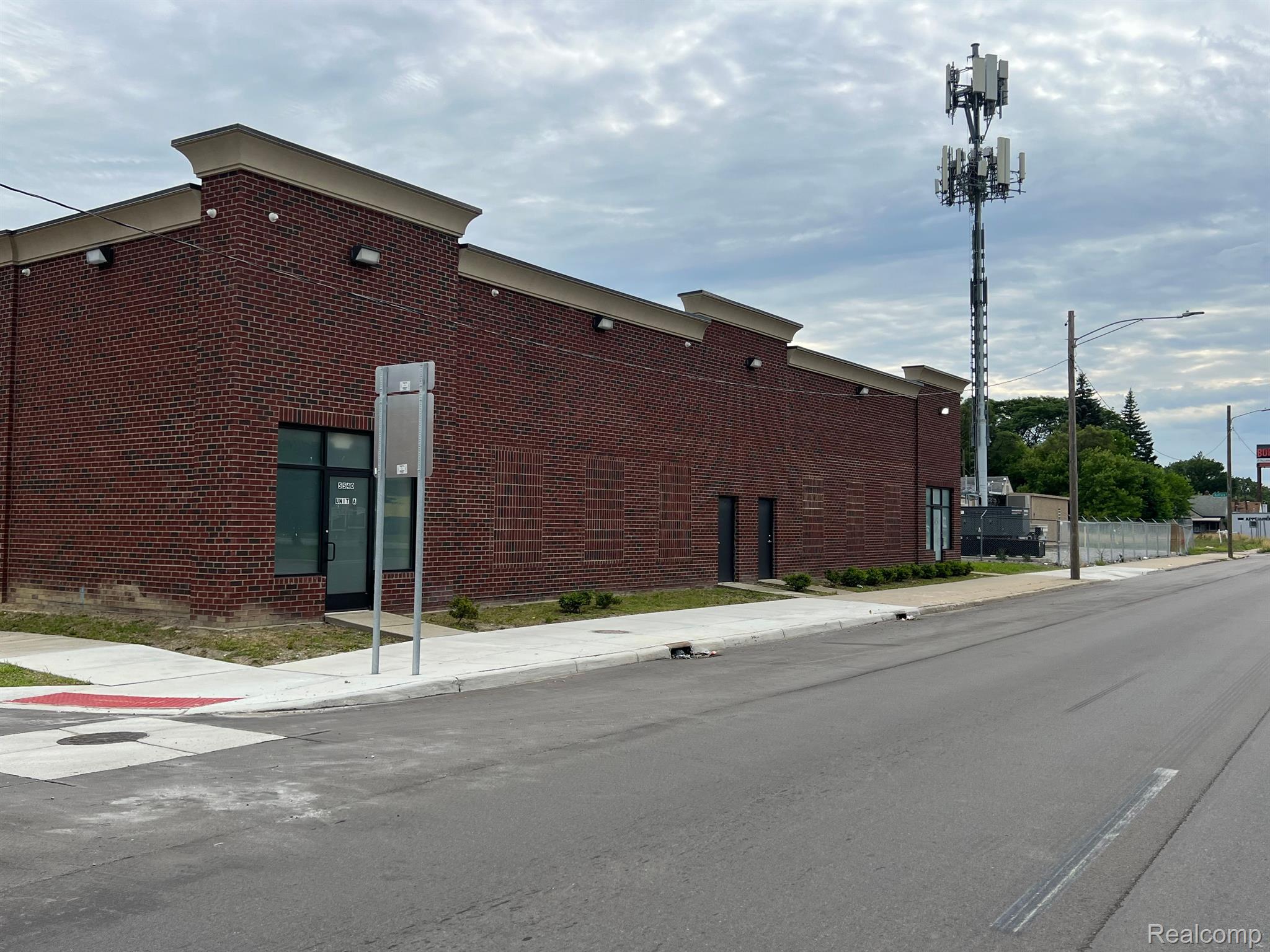 5540 E 8 Mile Road E Detroit City MI 48091