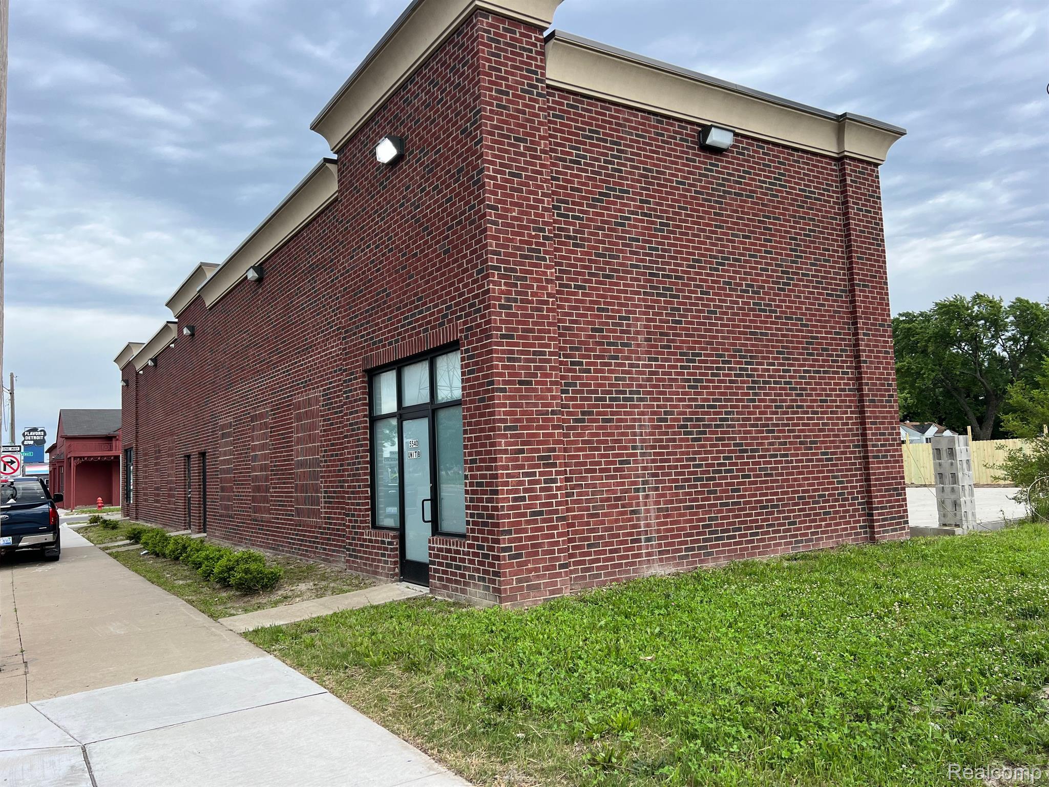 5540 E 8 Mile Road E Detroit City MI 48091