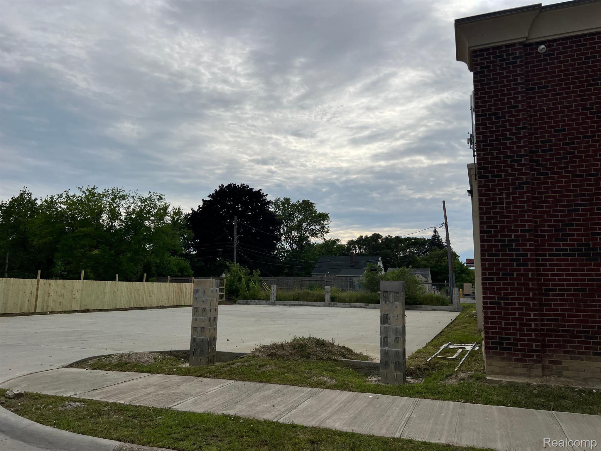 5540 E 8 Mile Road E Detroit City MI 48091