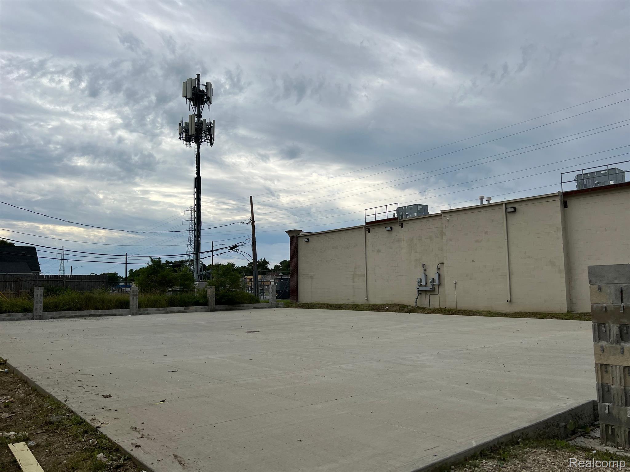 5540 E 8 Mile Road E Detroit City MI 48091