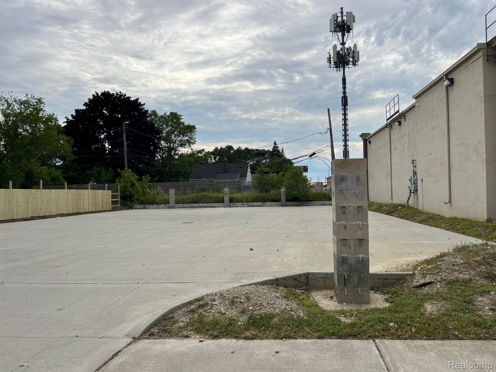 5540 E 8 Mile Road E Detroit City MI 48091