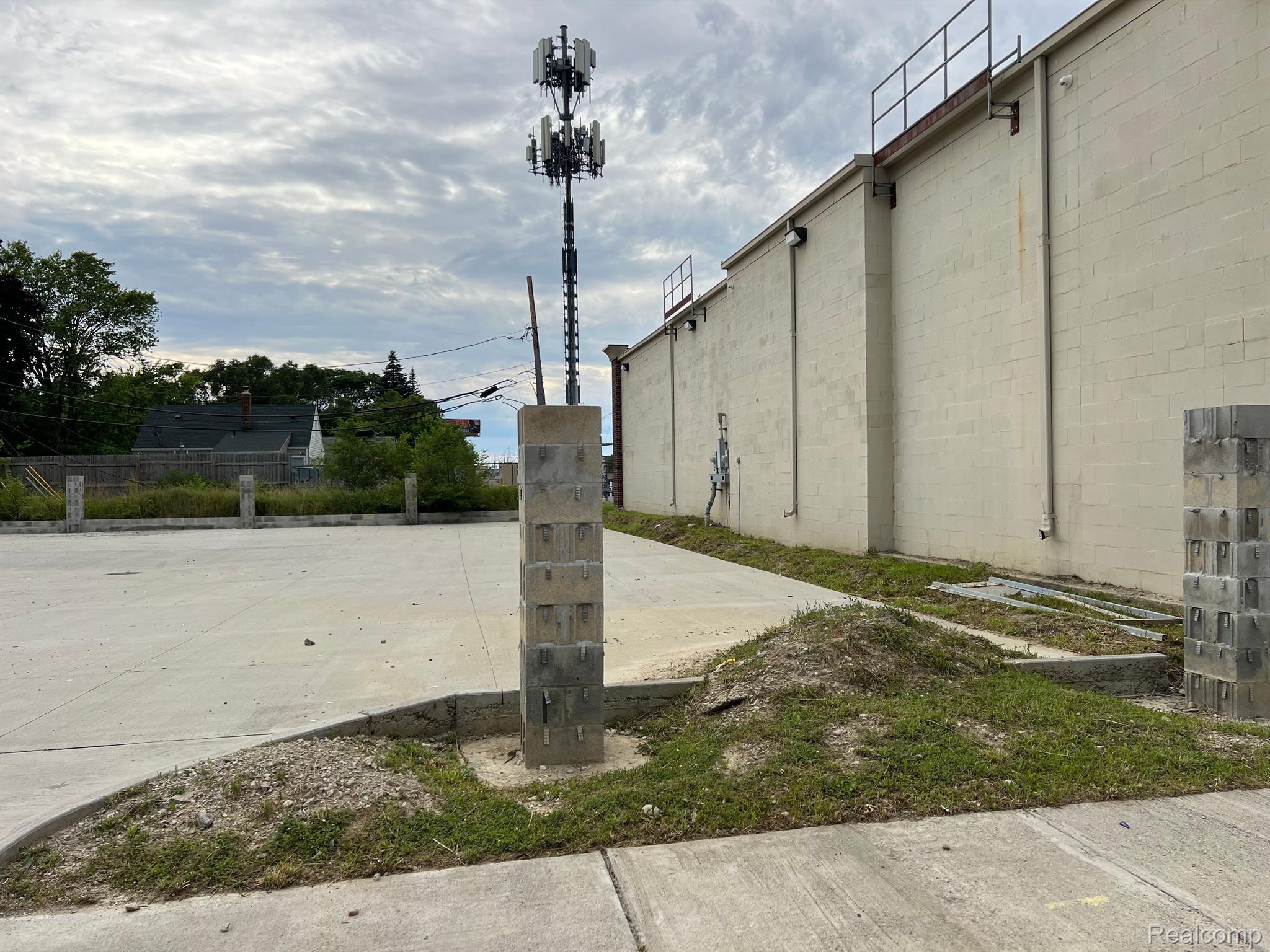 5540 E 8 Mile Road E Detroit City MI 48091