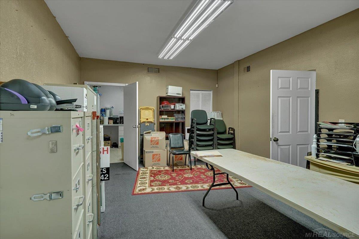 19294 Kelly Road Harper Woods City MI 48225
