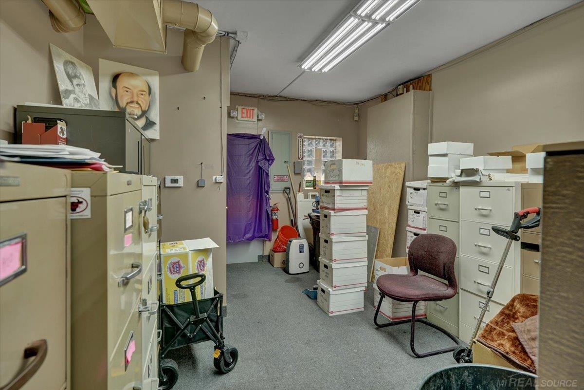 19294 Kelly Road Harper Woods City MI 48225