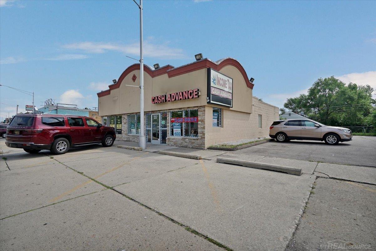 19294 Kelly Road Harper Woods City MI 48225