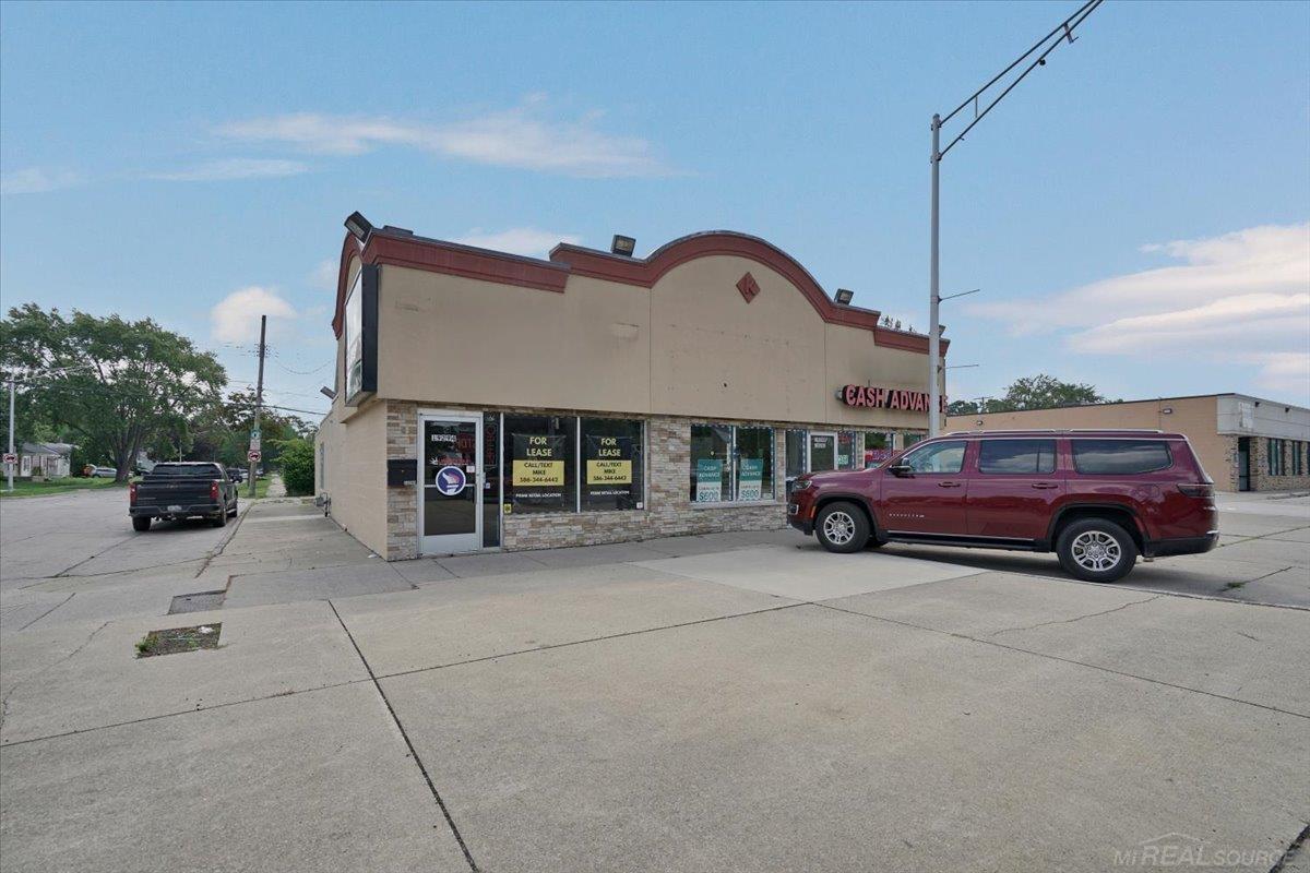 19294 Kelly Road Harper Woods City MI 48225