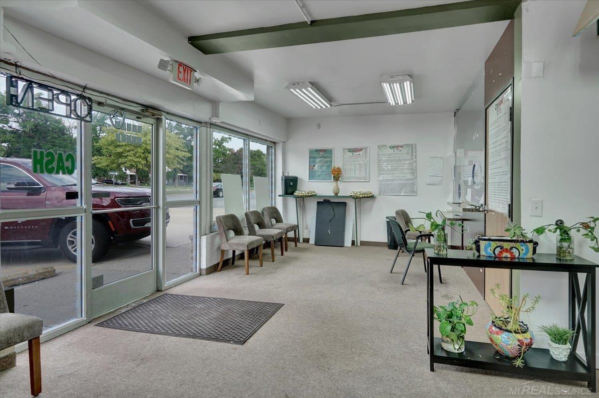 19294 Kelly Road Harper Woods City MI 48225