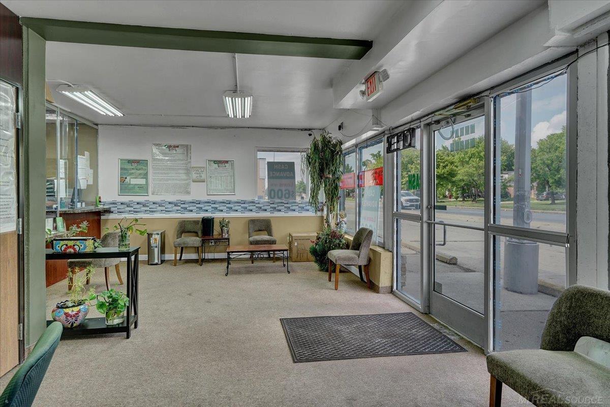 19294 Kelly Road Harper Woods City MI 48225