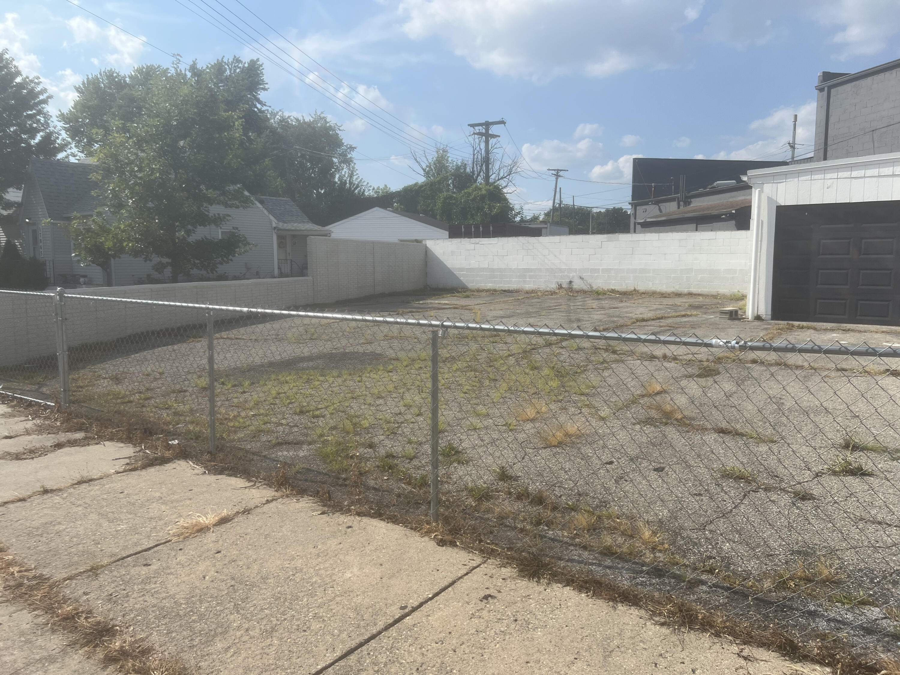 28905 Utica Road S Roseville City MI 48066