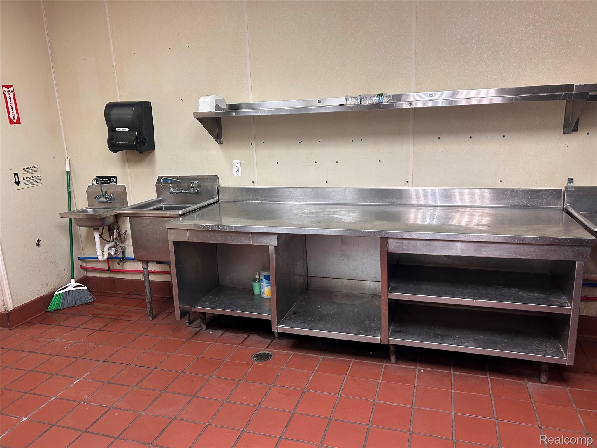 3854 E 13 Mile Road Warren City MI 48092