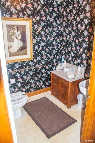 118 W 3rd Street Rochester City MI 48307