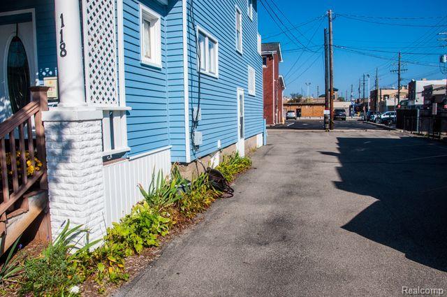 118 W 3rd Street Rochester City MI 48307