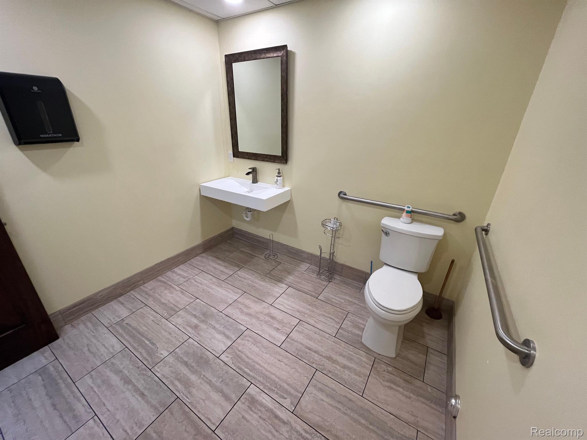 6748 Allen Road Allen Park City MI 48101