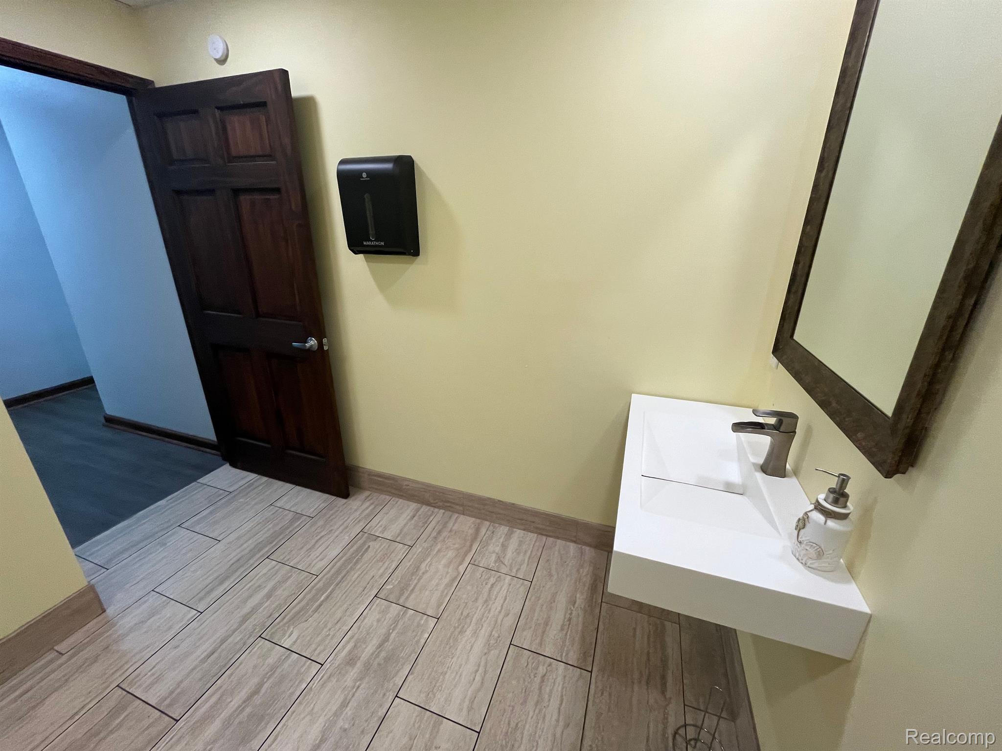 6748 Allen Road Allen Park City MI 48101