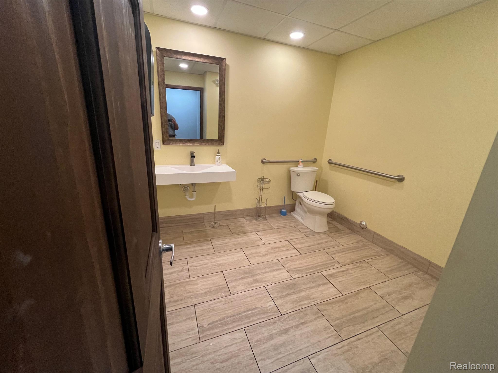 6748 Allen Road Allen Park City MI 48101
