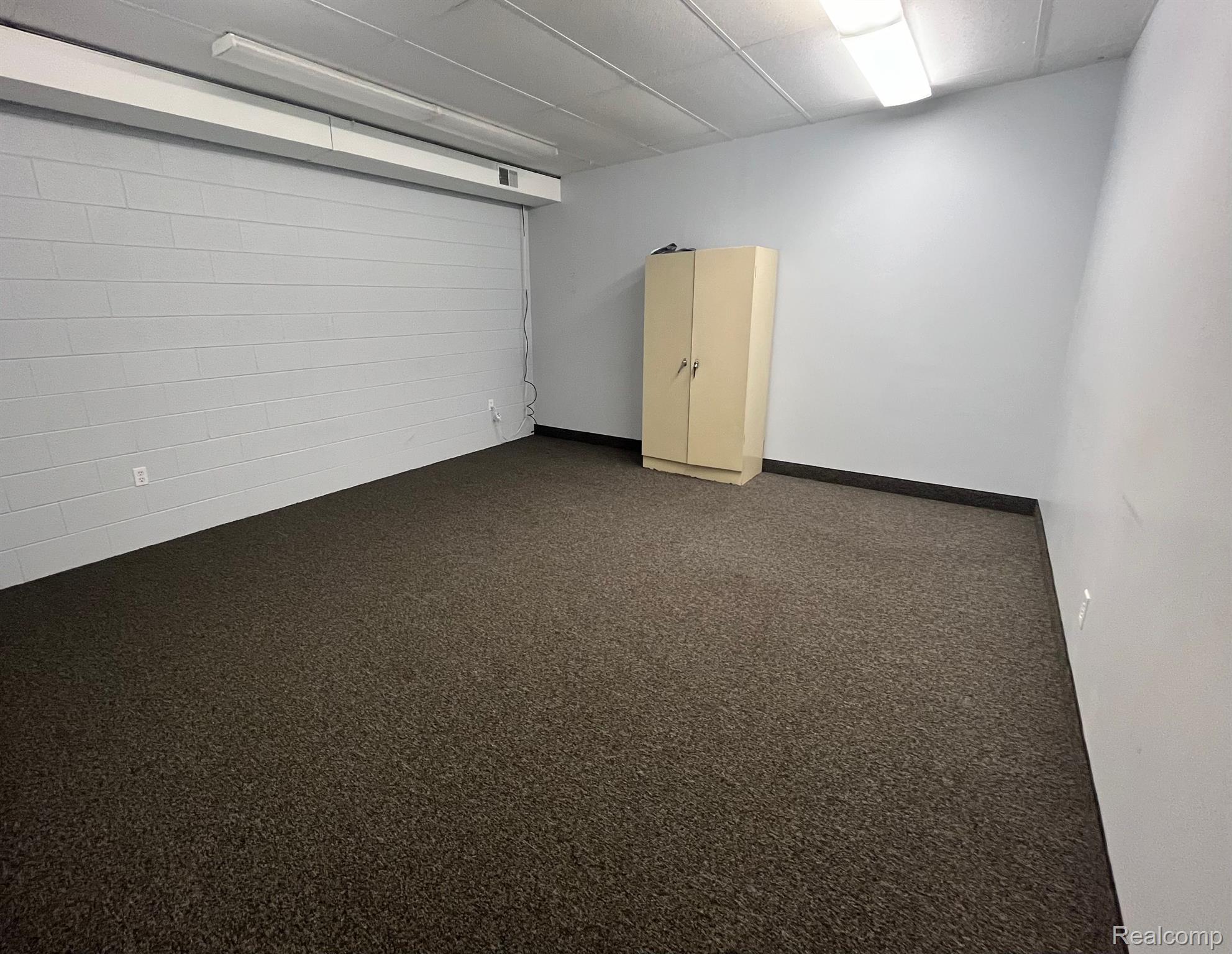 6748 Allen Road Allen Park City MI 48101