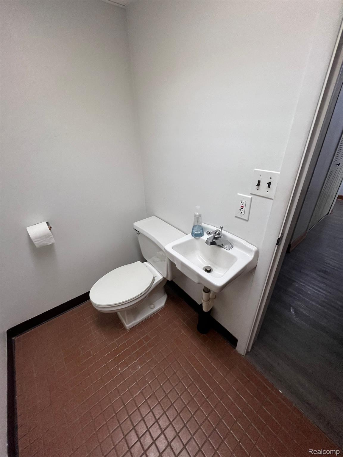 6748 Allen Road Allen Park City MI 48101