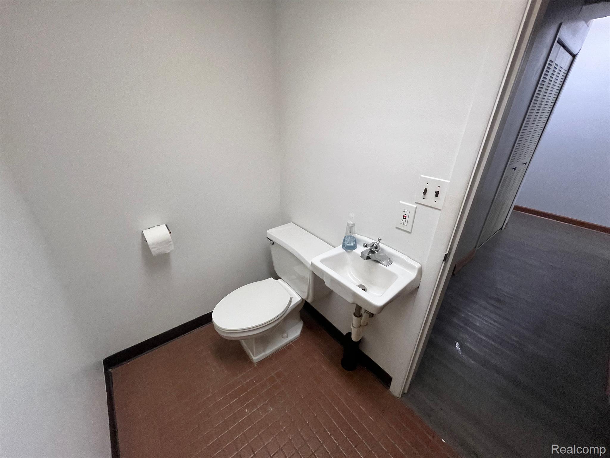 6748 Allen Road Allen Park City MI 48101
