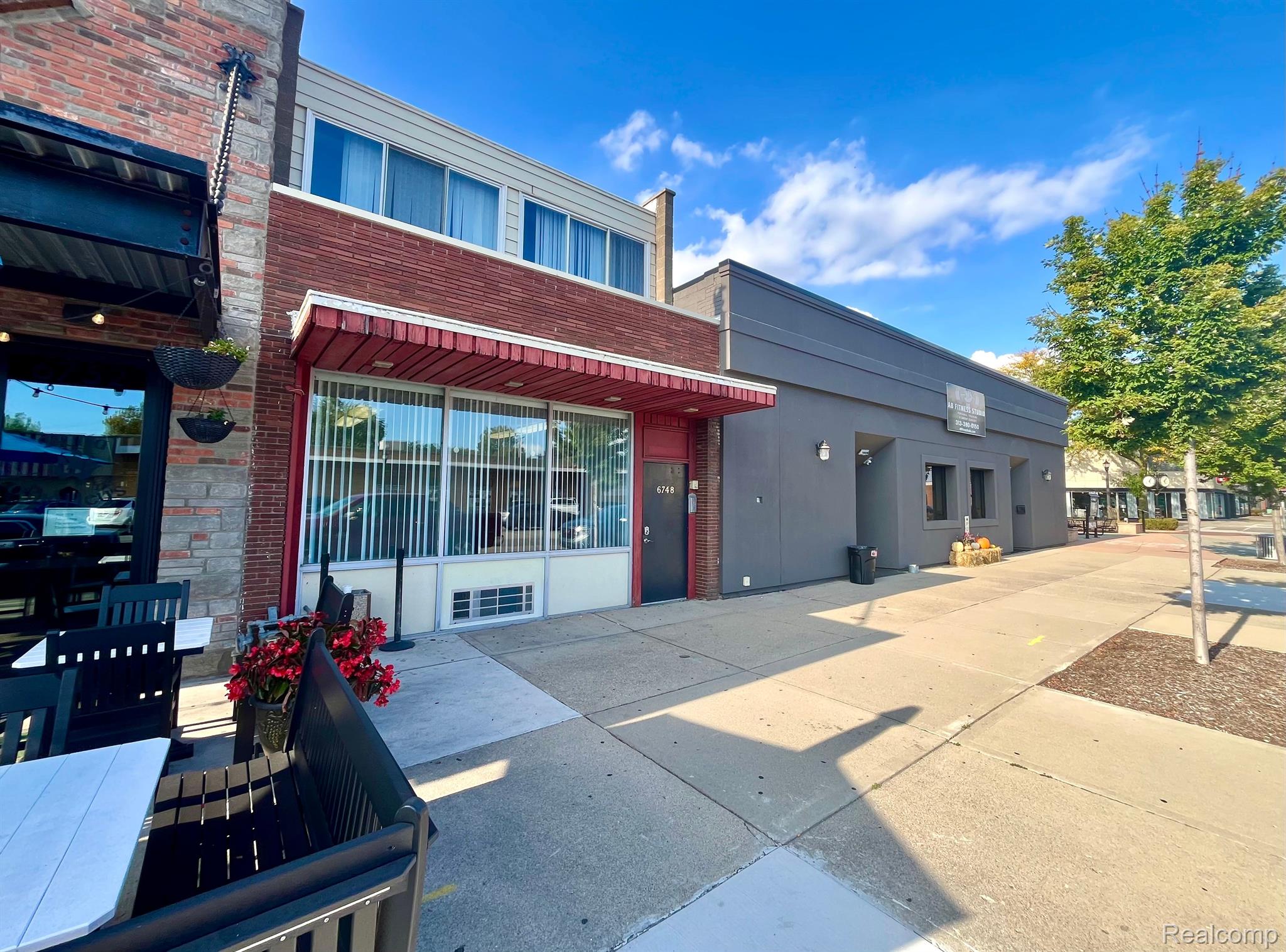 6748 Allen Road Allen Park City MI 48101