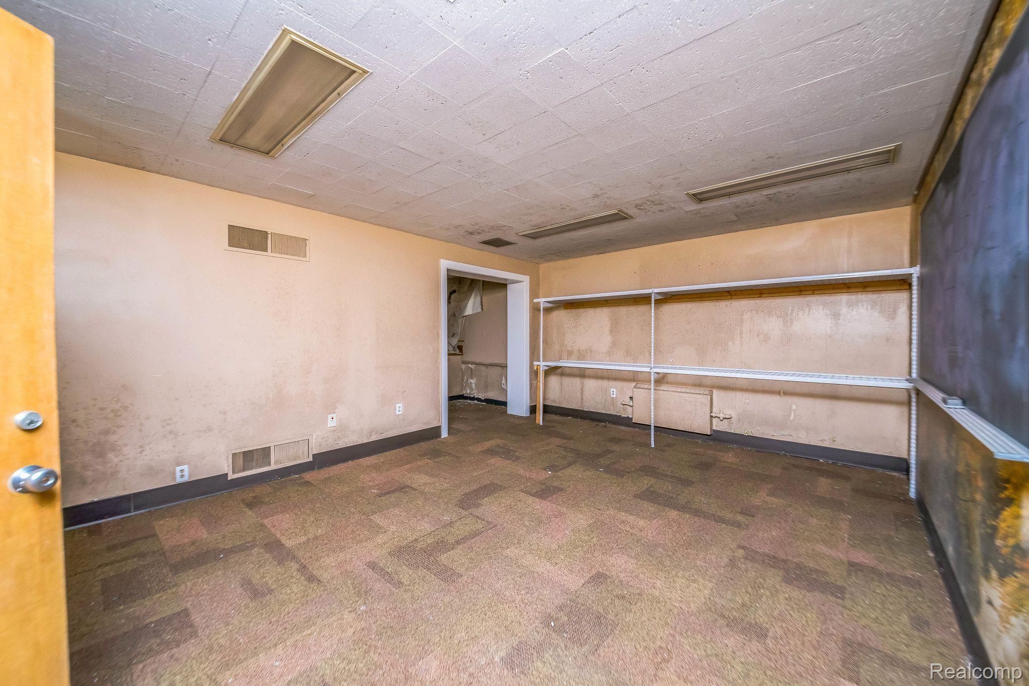 43 W Laketon Avenue Muskegon City MI 49441