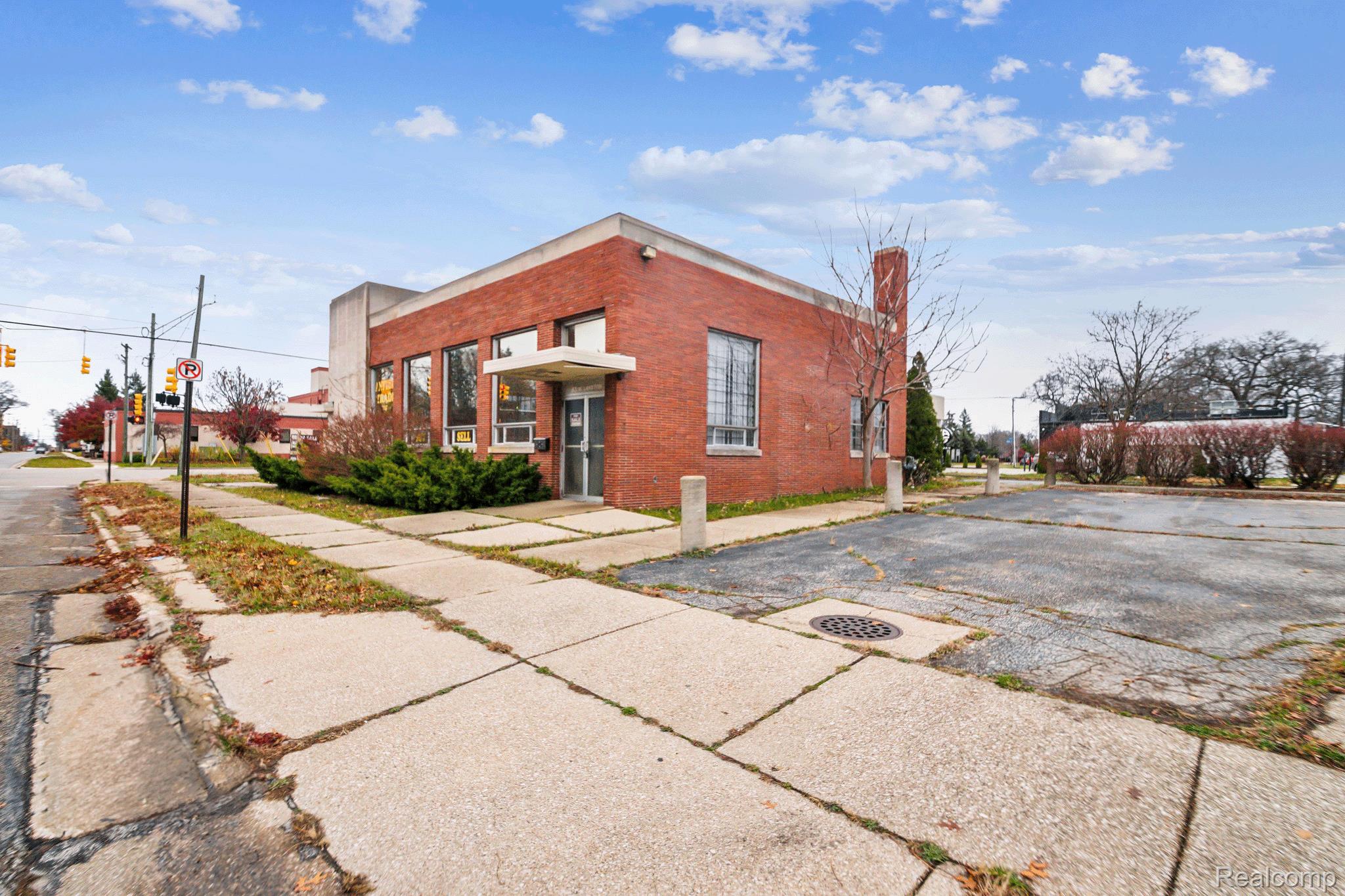 43 W Laketon Avenue Muskegon City MI 49441