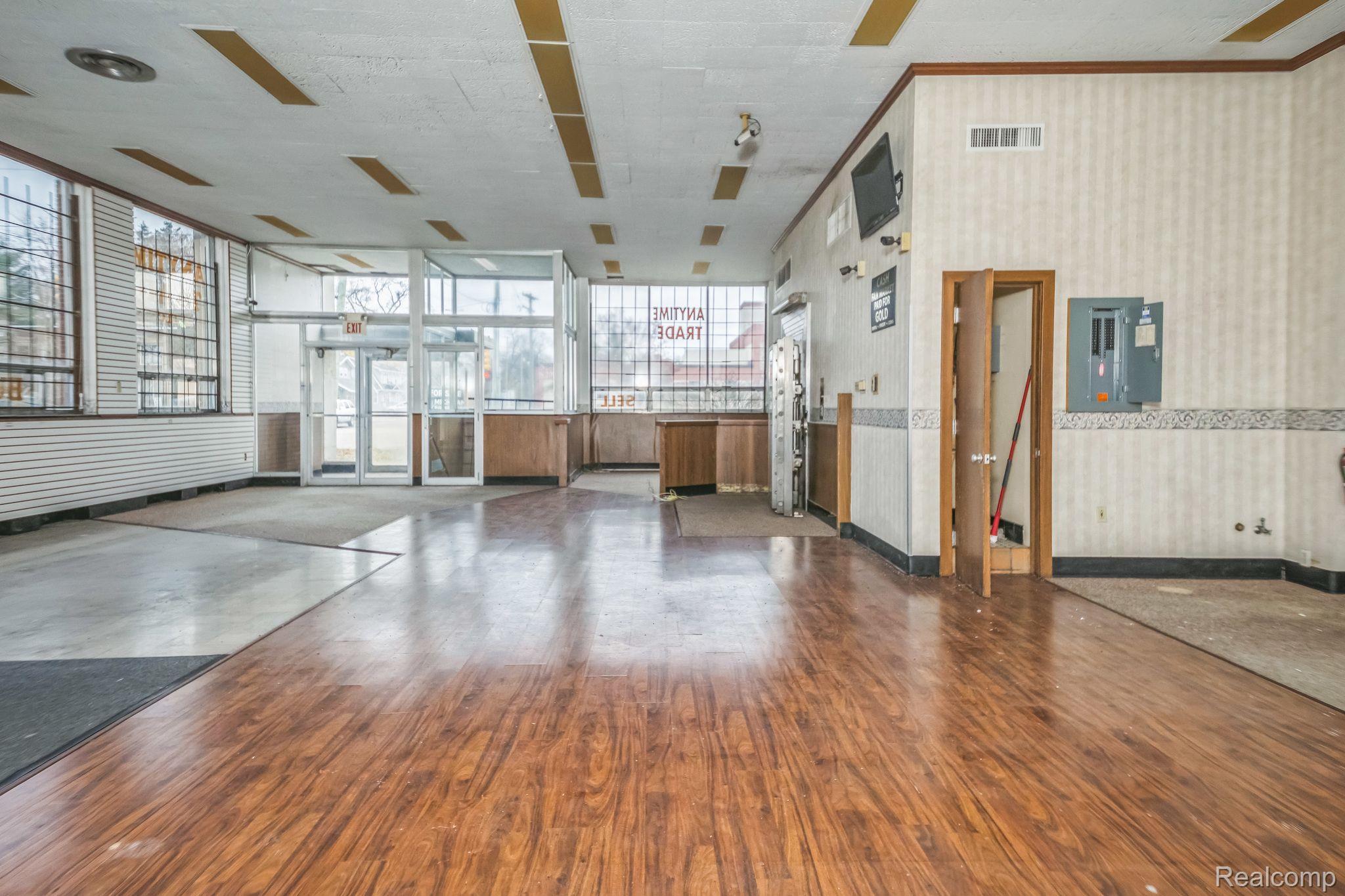 43 W Laketon Avenue Muskegon City MI 49441
