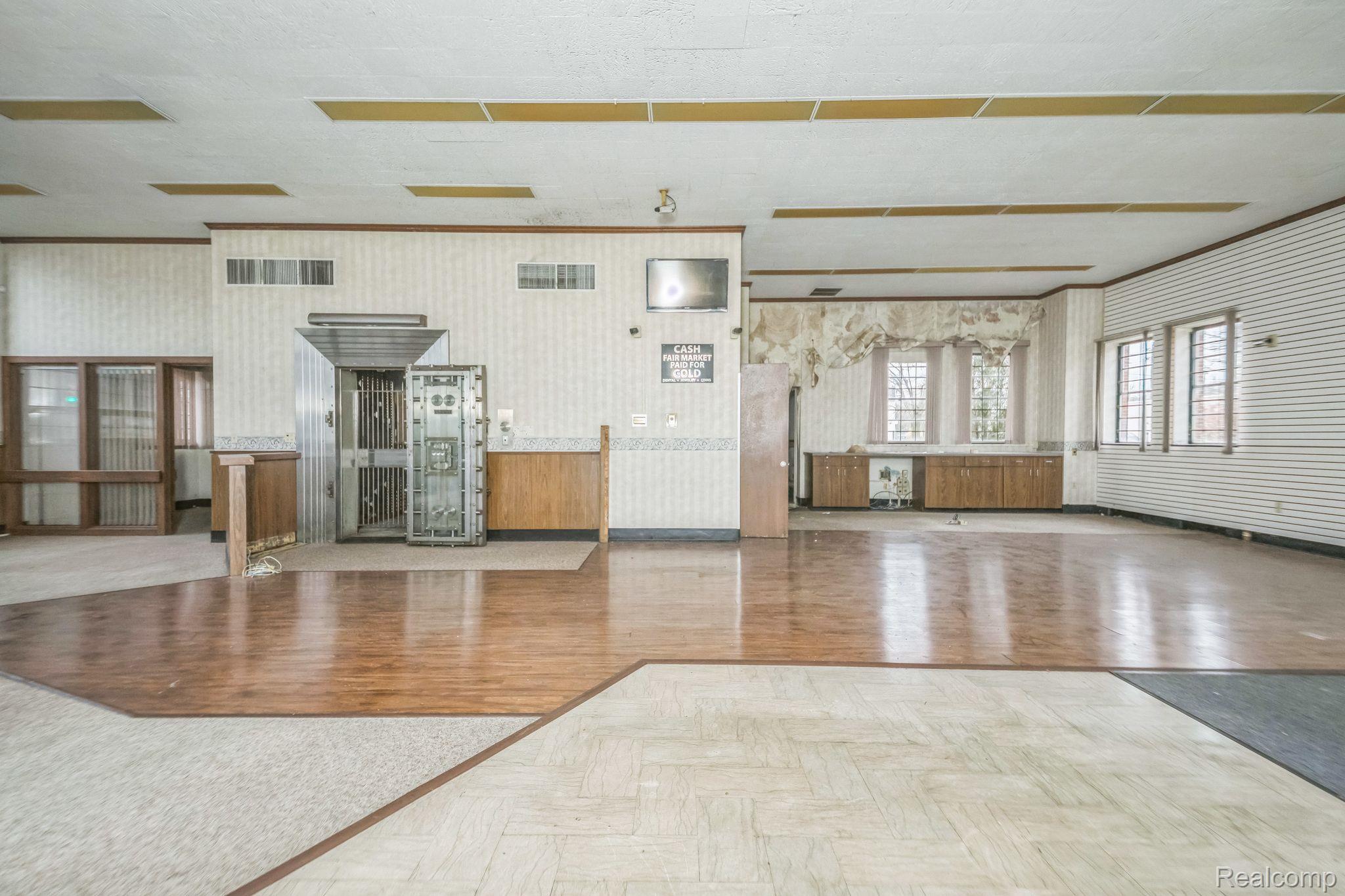 43 W Laketon Avenue Muskegon City MI 49441