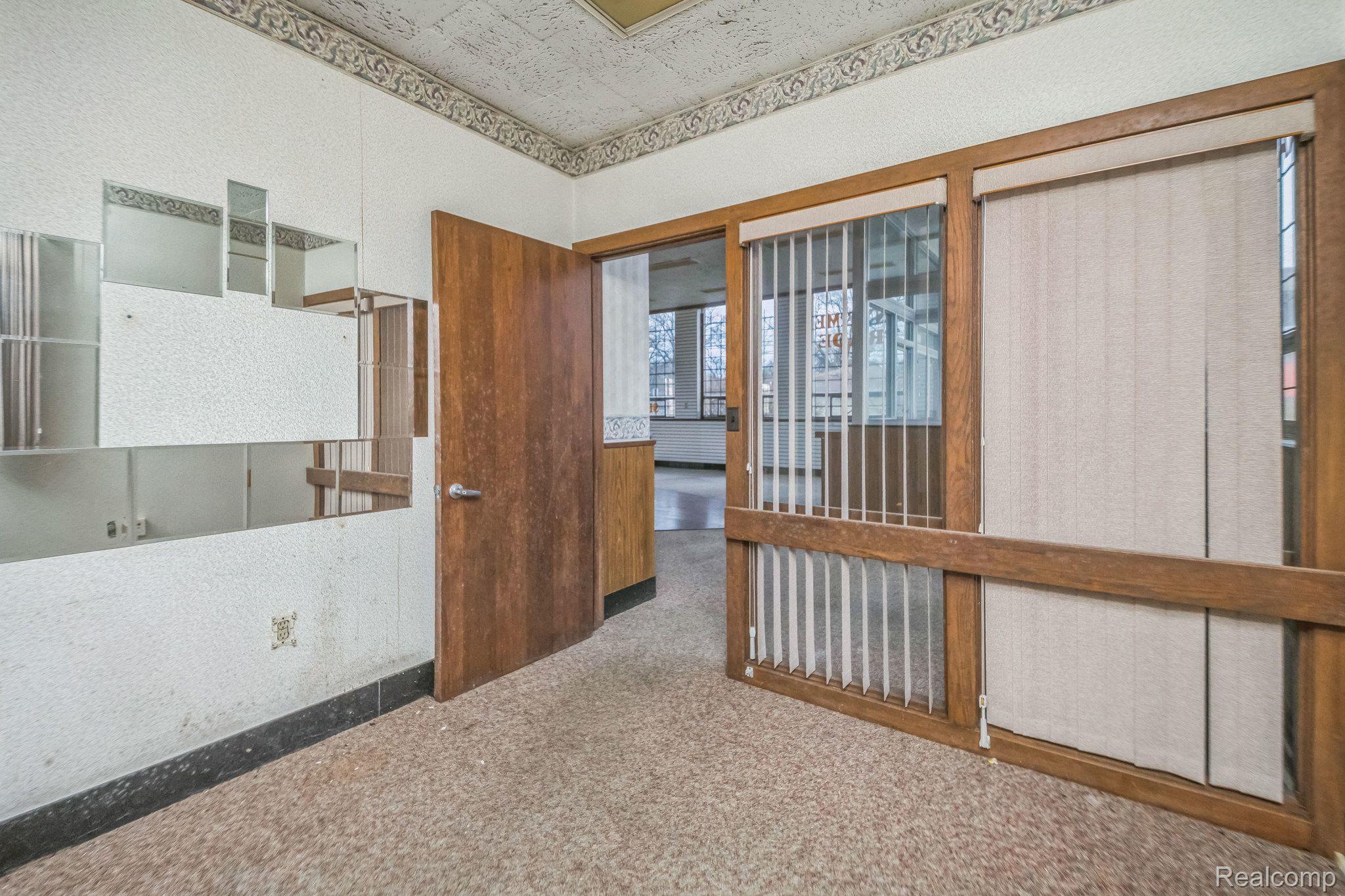 43 W Laketon Avenue Muskegon City MI 49441