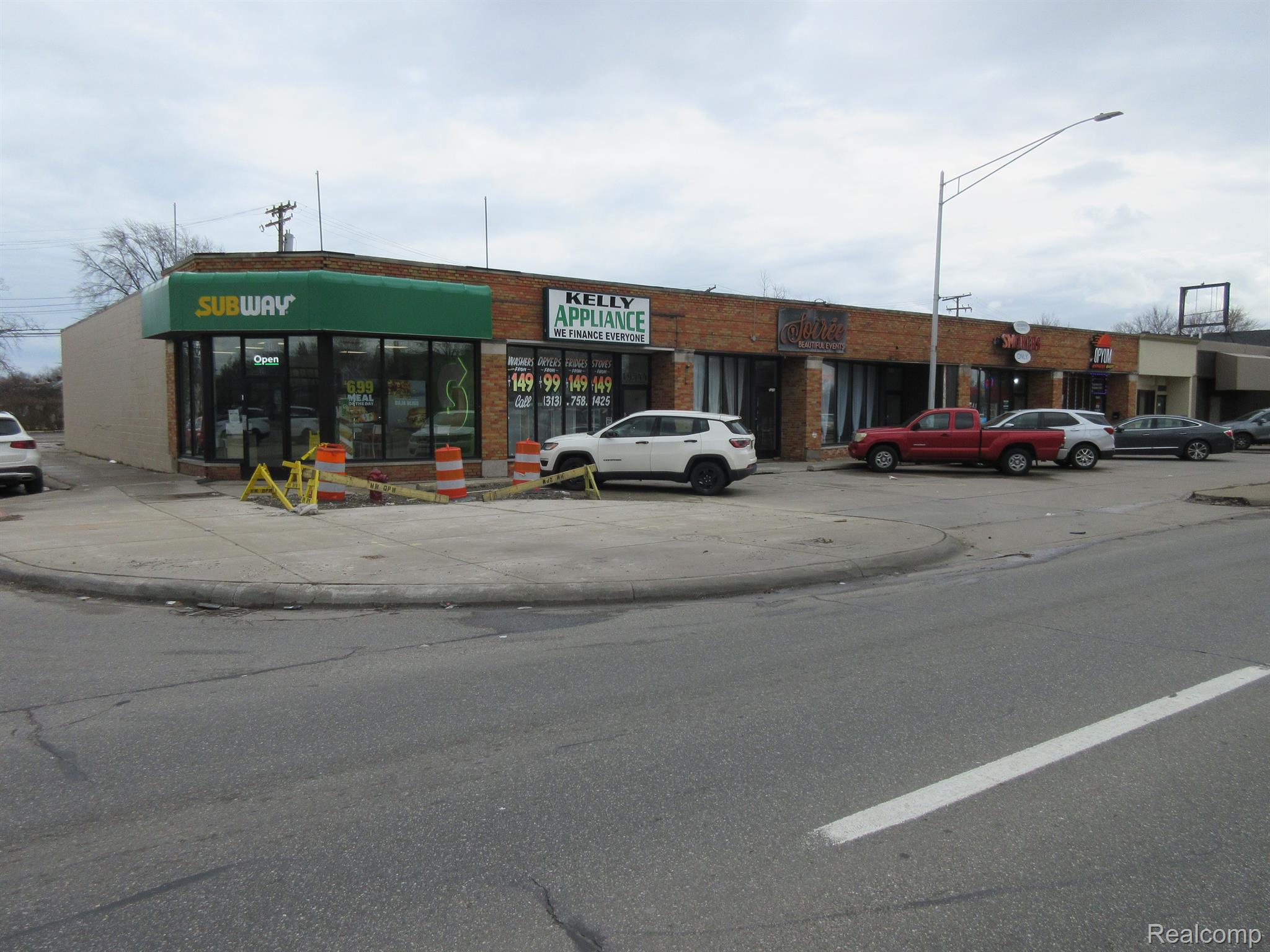 19528 Kelly Road Harper Woods City MI 48225