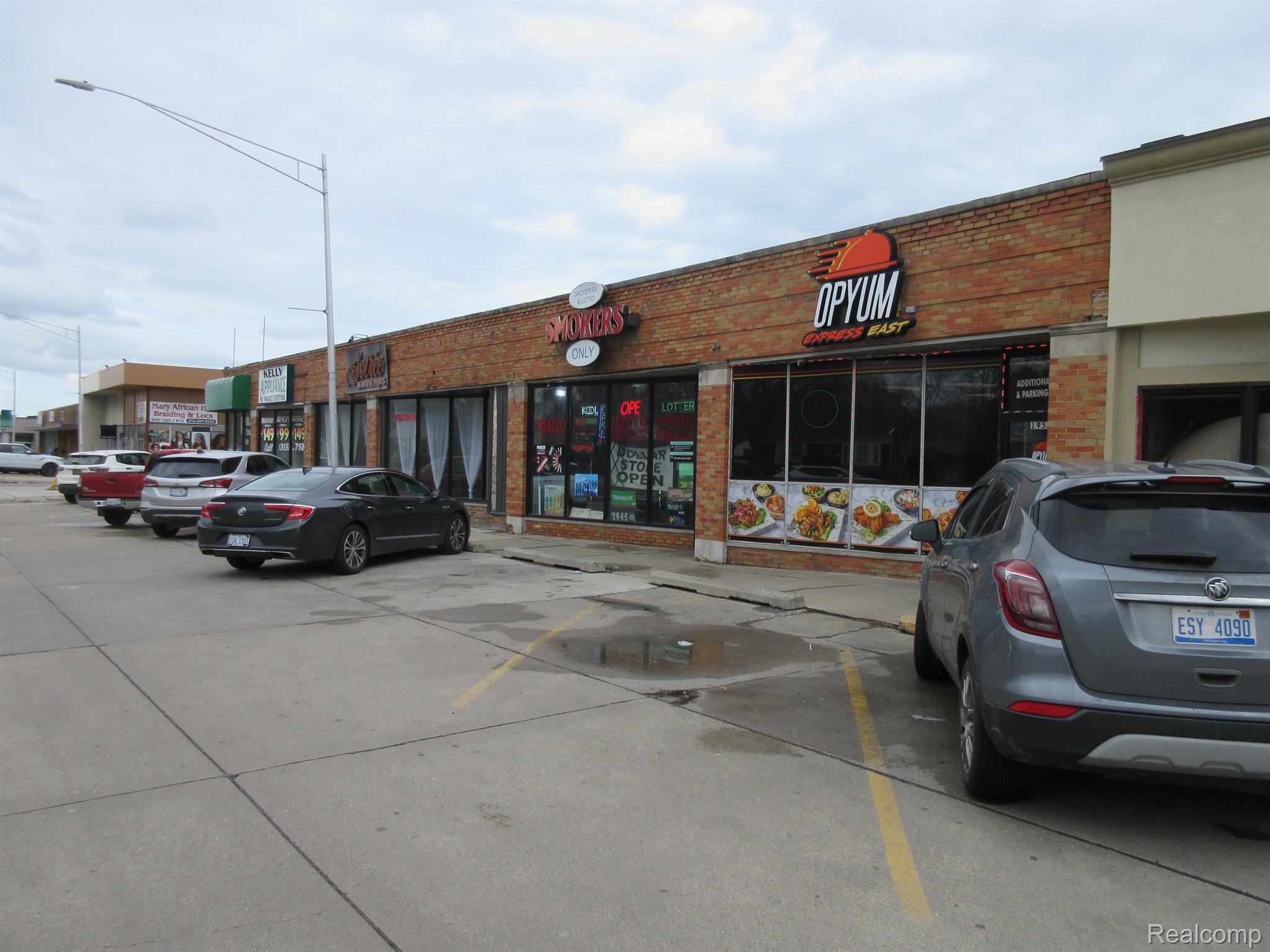 19528 Kelly Road Harper Woods City MI 48225