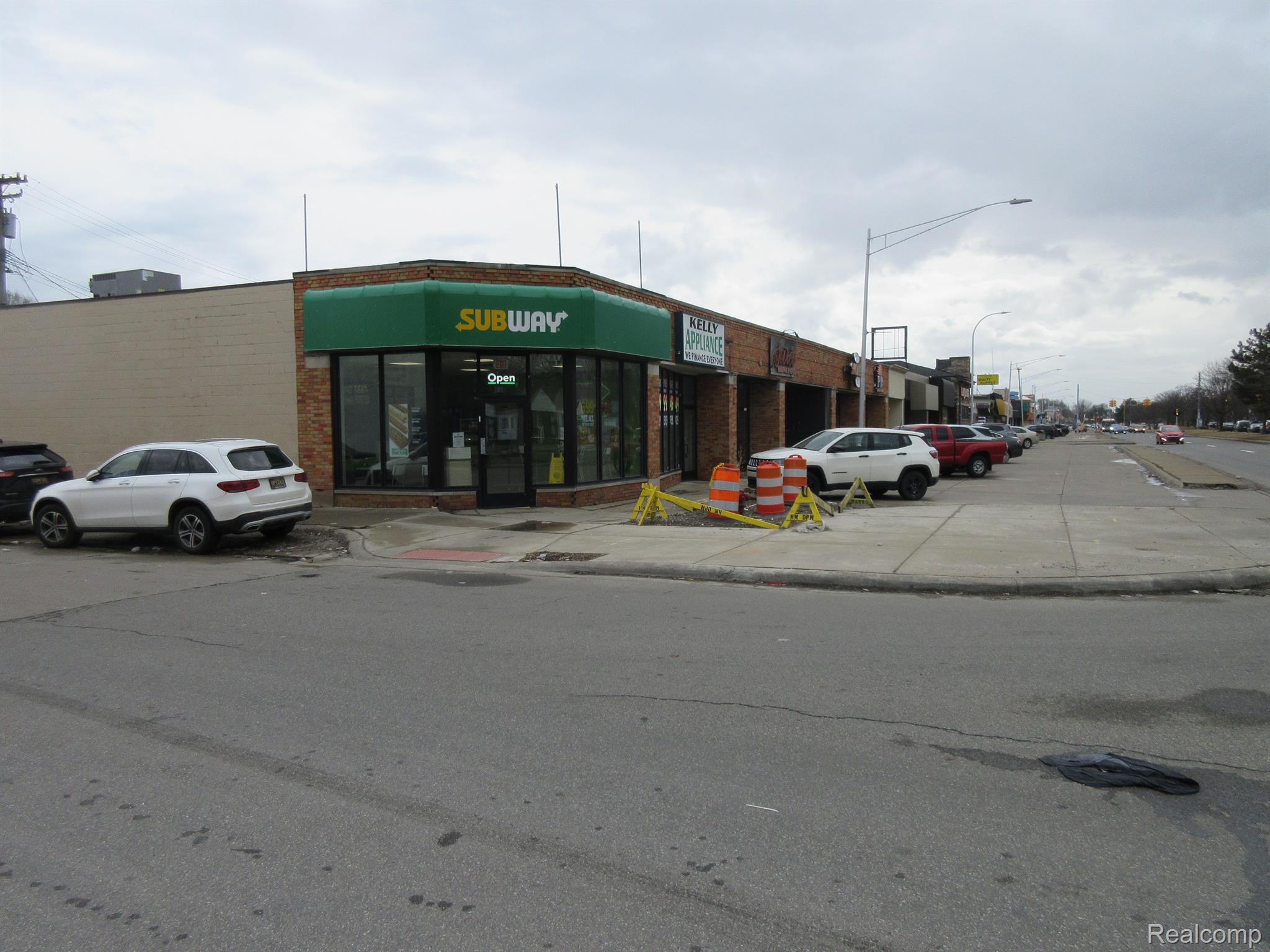 19528 Kelly Road Harper Woods City MI 48225