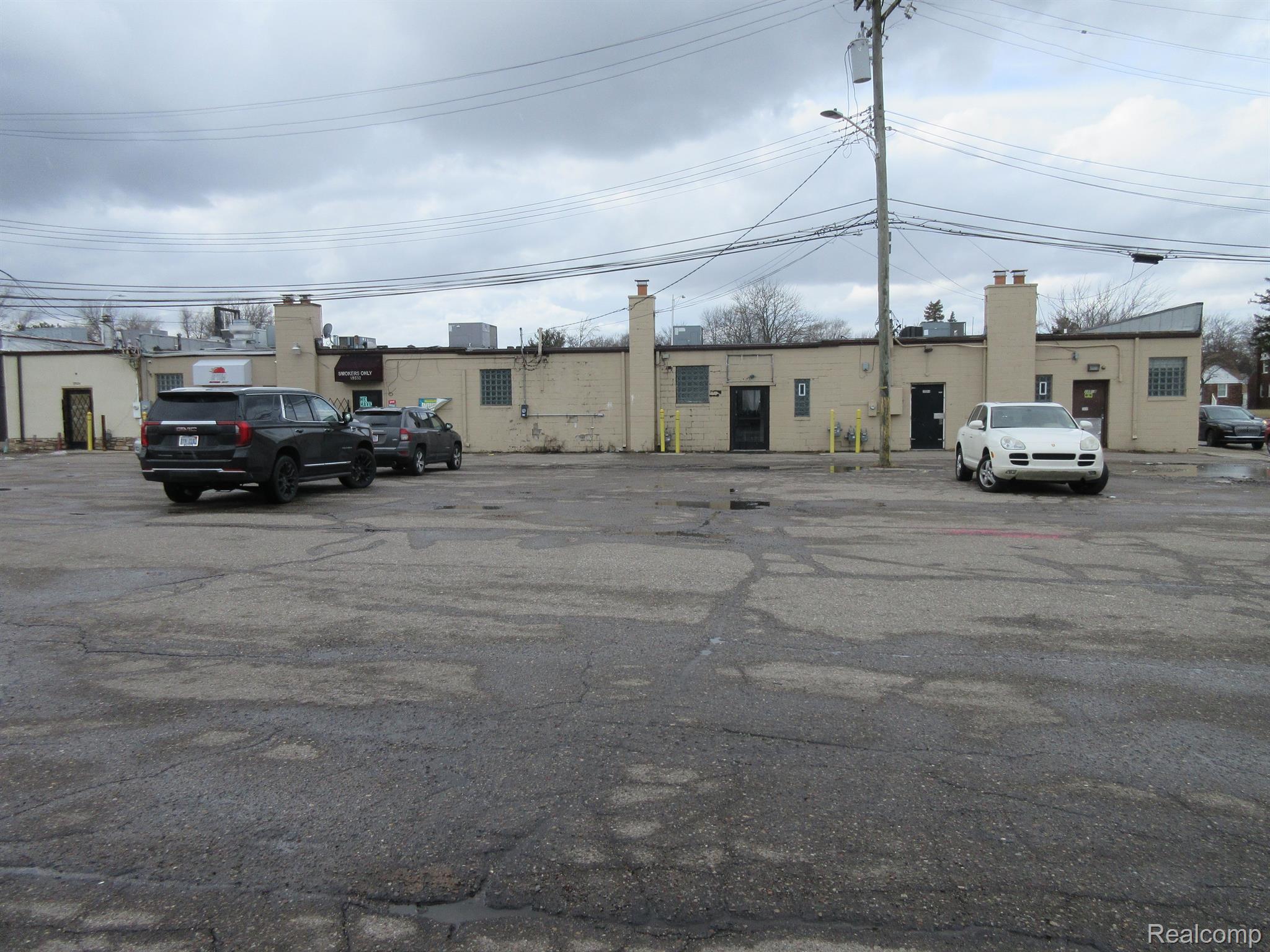 19528 Kelly Road Harper Woods City MI 48225