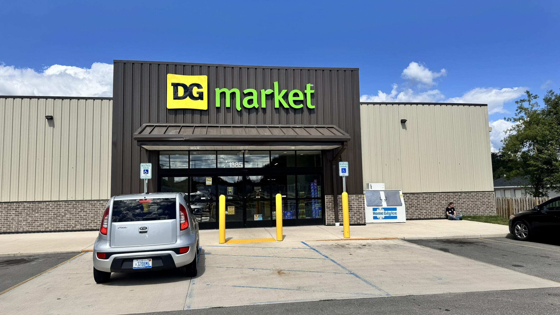 1381 E Main Street Edmore Village MI 48829
