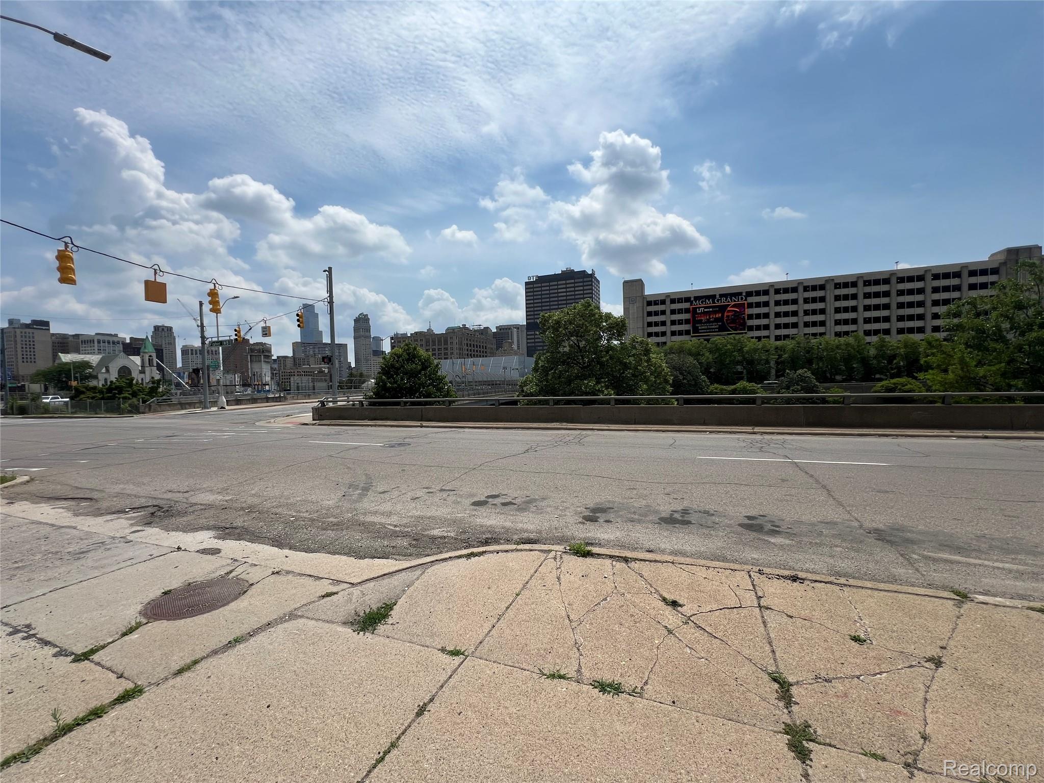 828 W Fisher Freeway Detroit City MI 48201
