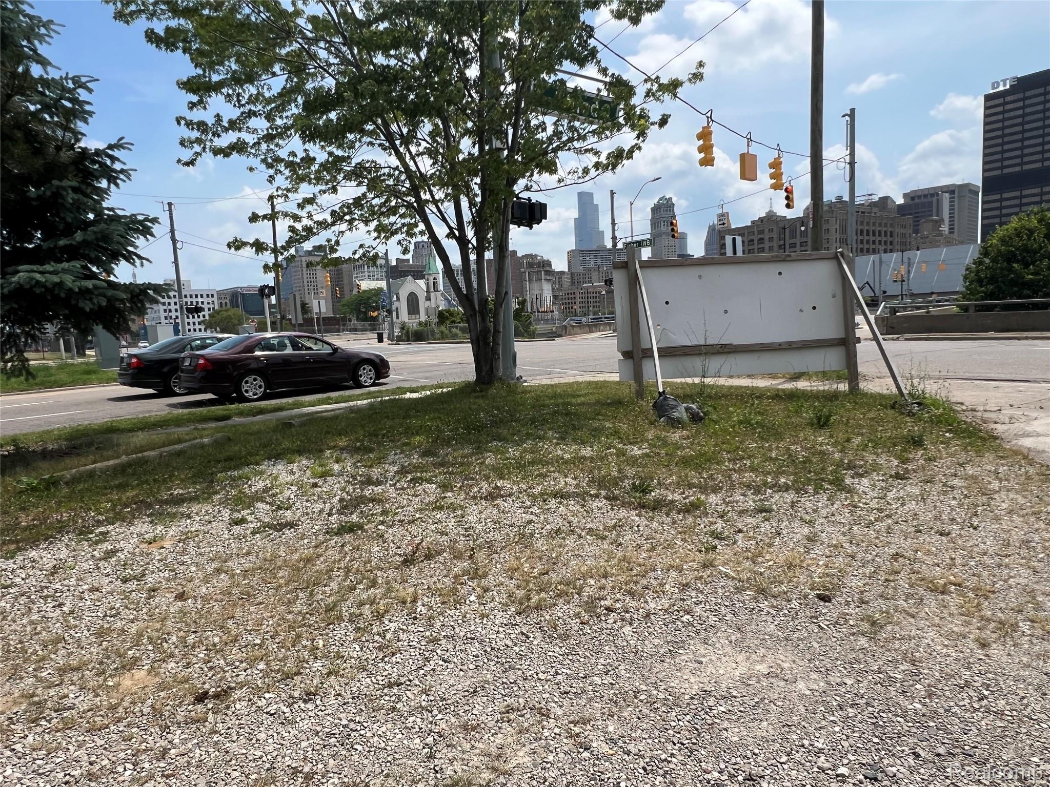 828 W Fisher Freeway Detroit City MI 48201