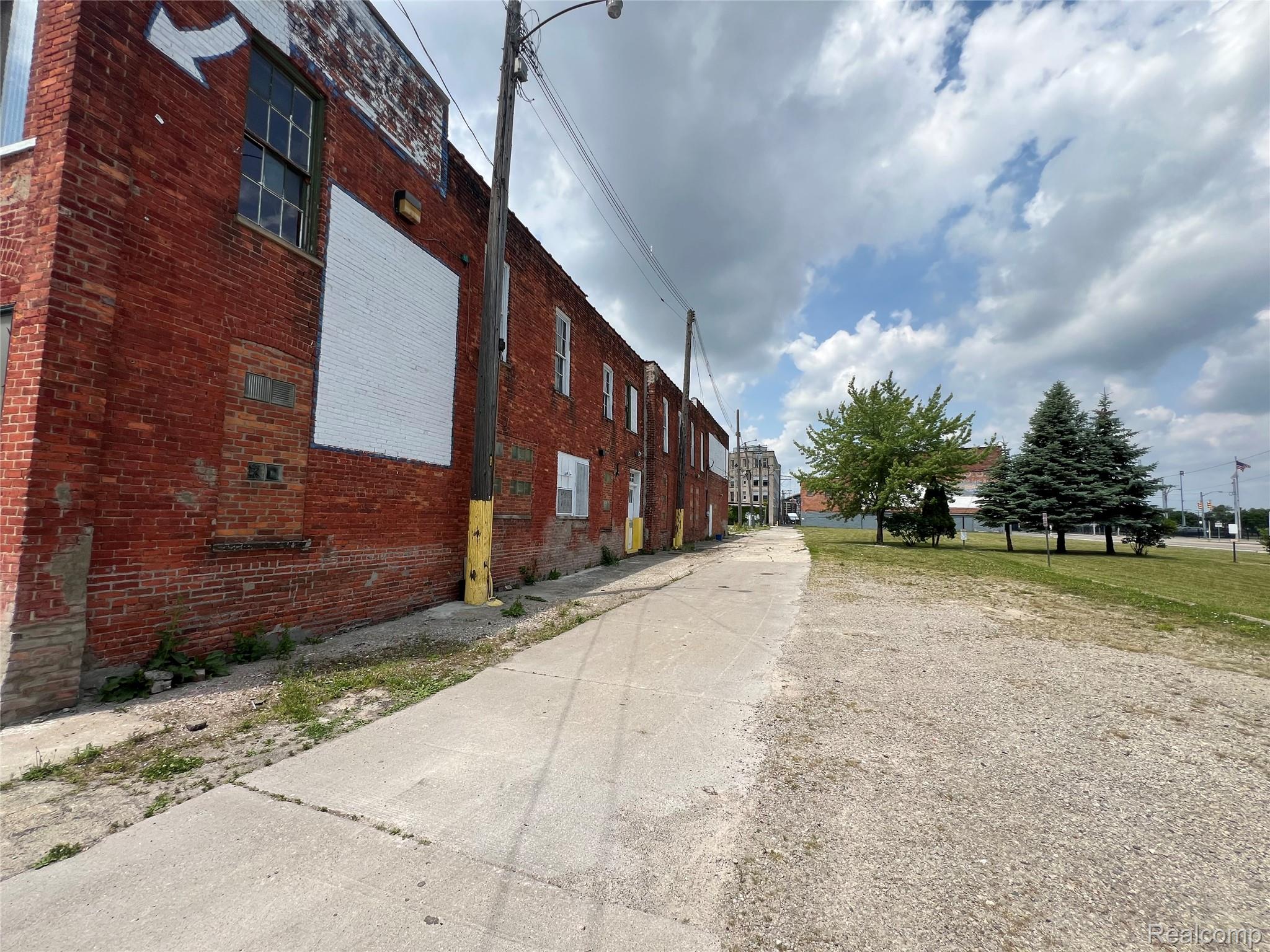 828 W Fisher Freeway Detroit City MI 48201